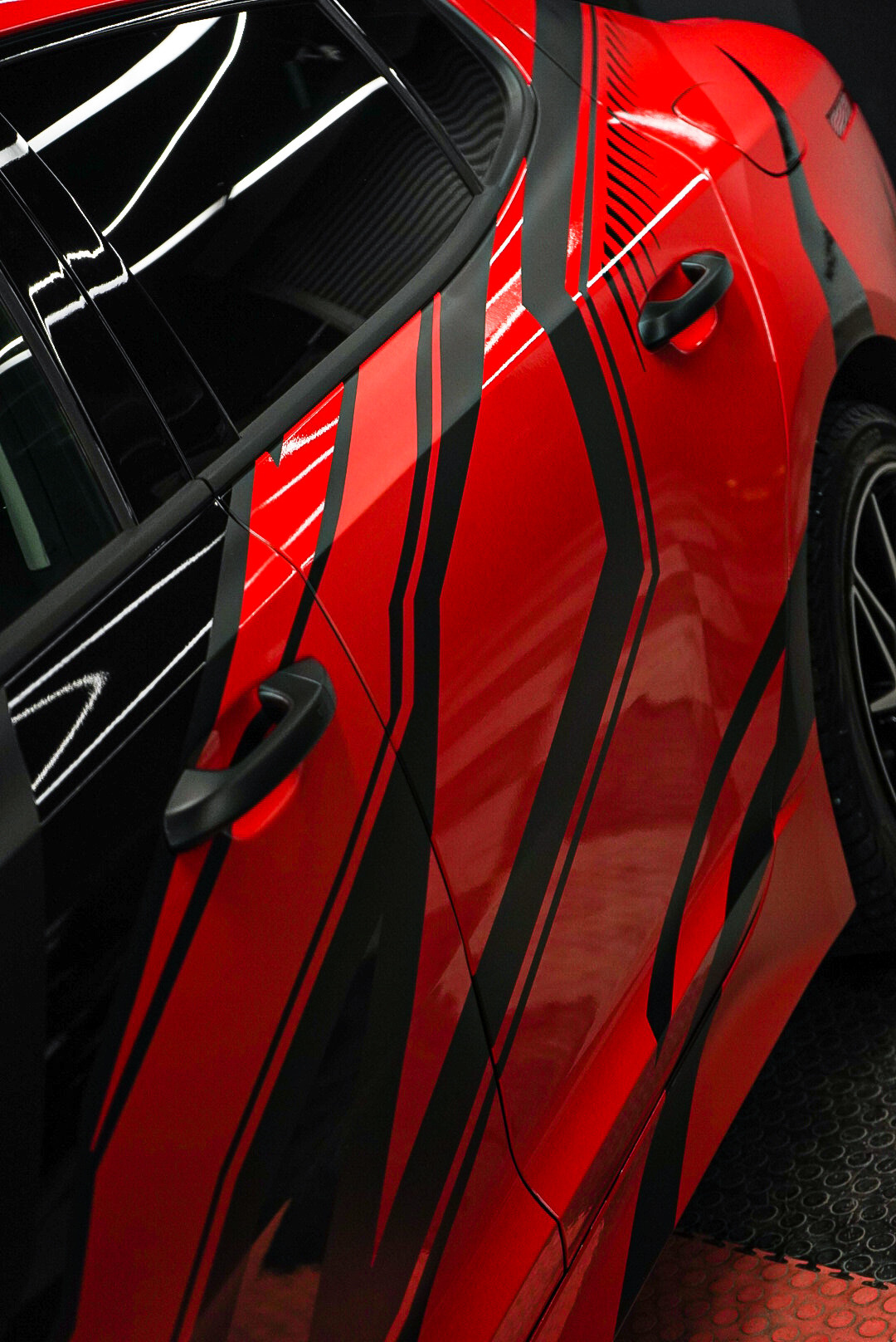 Винилография на KIA Stinger. Студия дизайна и оклейки авто Barmaley Design