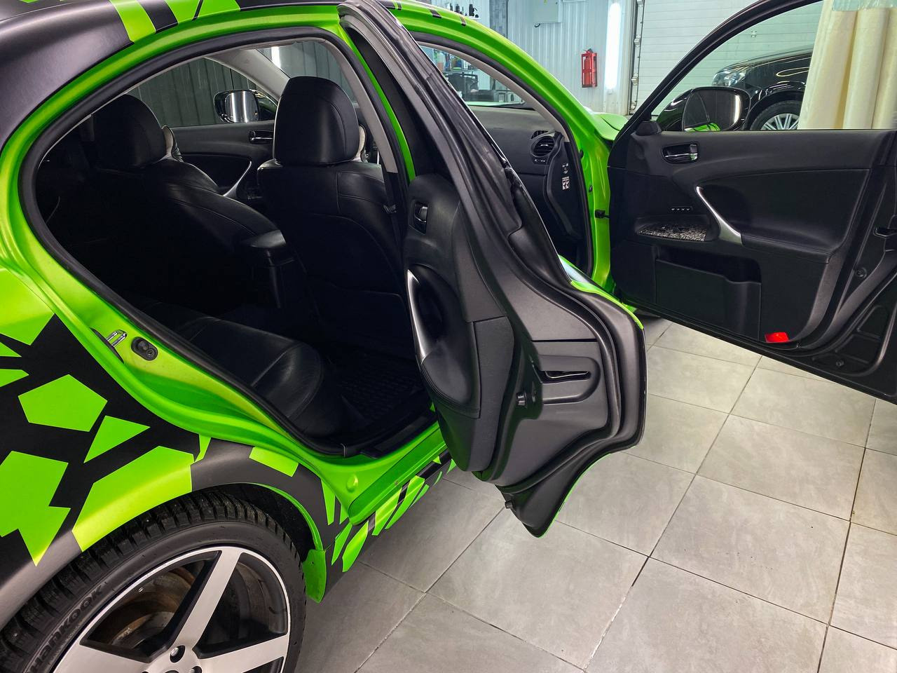 Винилография на Lexus IS 250. Студия дизайна и оклейки авто Barmaley Design