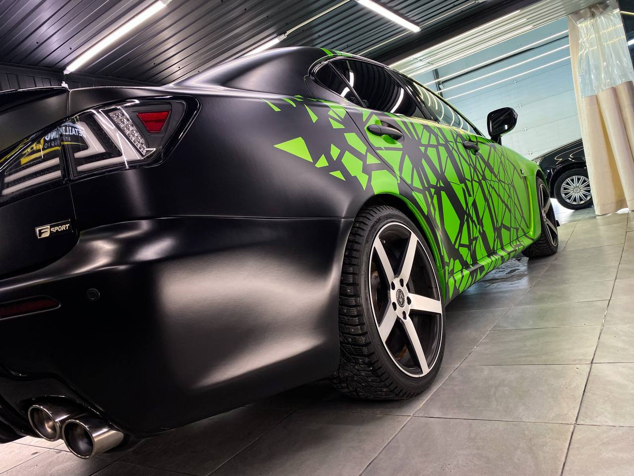 Винилография на Lexus IS 250. Студия дизайна и оклейки авто Barmaley Design