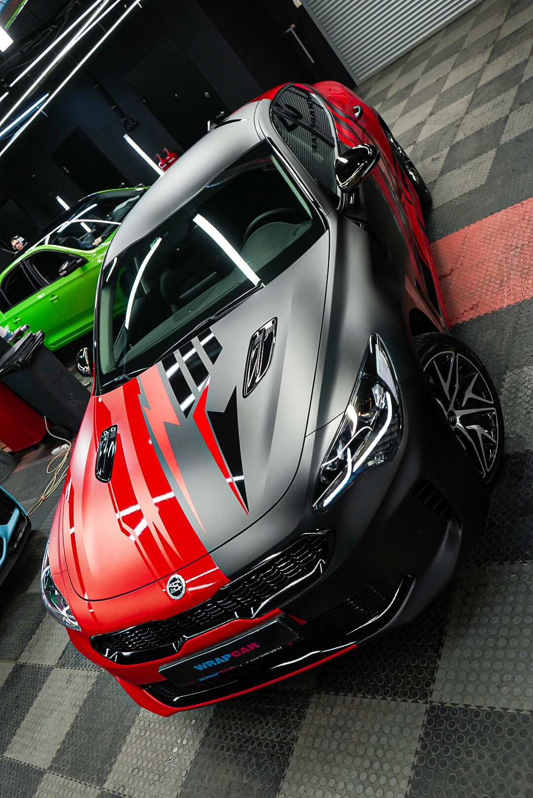 Винилография на KIA Stinger. Студия дизайна и оклейки авто Barmaley Design