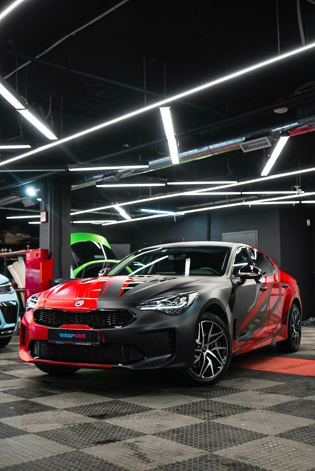 Винилография на KIA Stinger. Студия дизайна и оклейки авто Barmaley Design