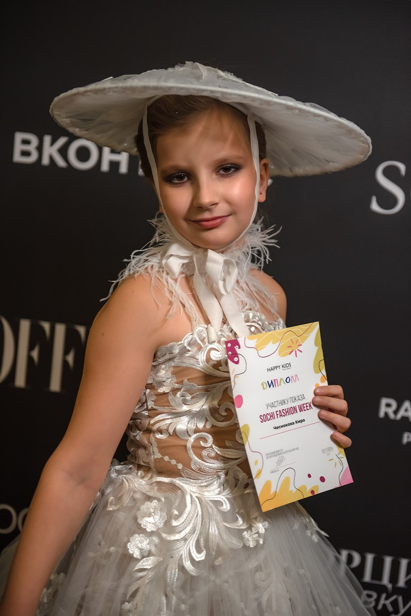 SochiFashionWeek2024 дизайнер Анохина Светлана. Семейный и коммерческий фотограф в Сочи Александр Бодунов