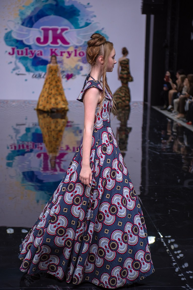 SochiFashionWeek2024 дизайнер Юлия Крылова. Семейный и коммерческий фотограф в Сочи Александр Бодунов