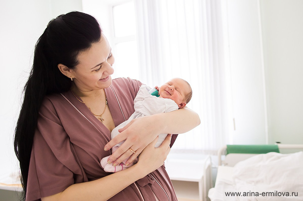 Выписка из роддома. Репортажный, семейный и детский фотограф в Пензе и Заречном Арина Ермилова. Картины барельеф на заказ