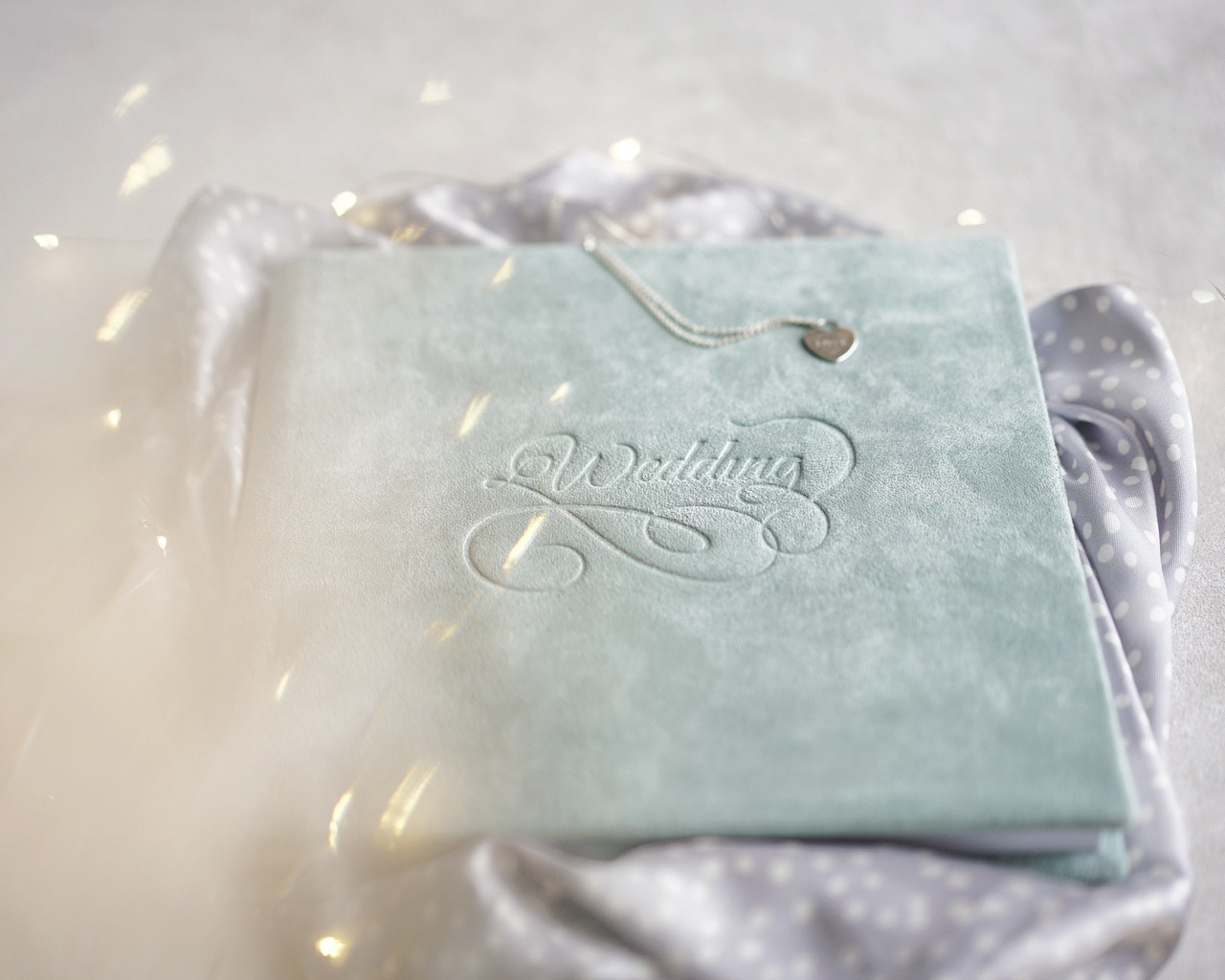 Фотокнига «Экозамша». Душевный фотограф в Санкт-Петербурге. Свадебные и семейные фотосессии