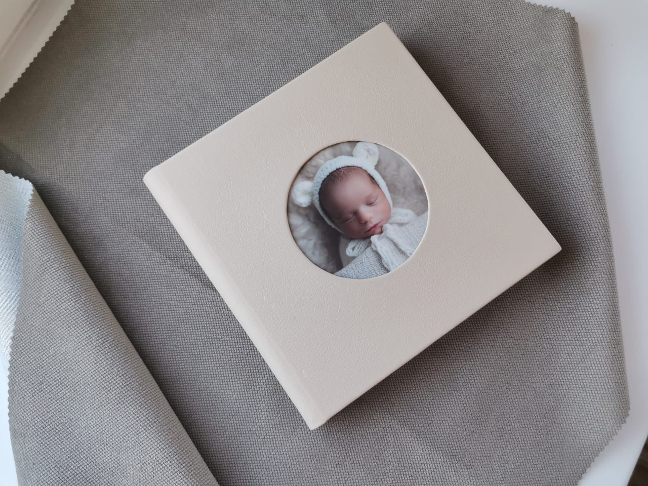 Фотокнига «Экокожа». Душевный фотограф в Санкт-Петербурге. Свадебные и семейные фотосессии