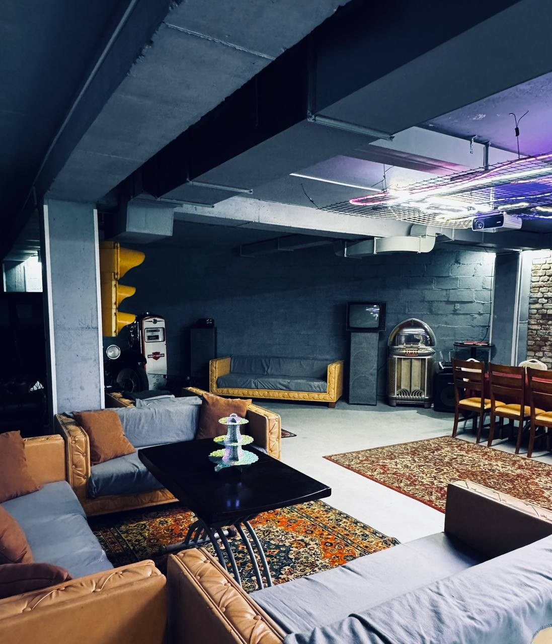 Garage Clubhouse. Сауна с джакузи, водопадом, большим и теплым бассейном, хаммамом в ClubHouse в