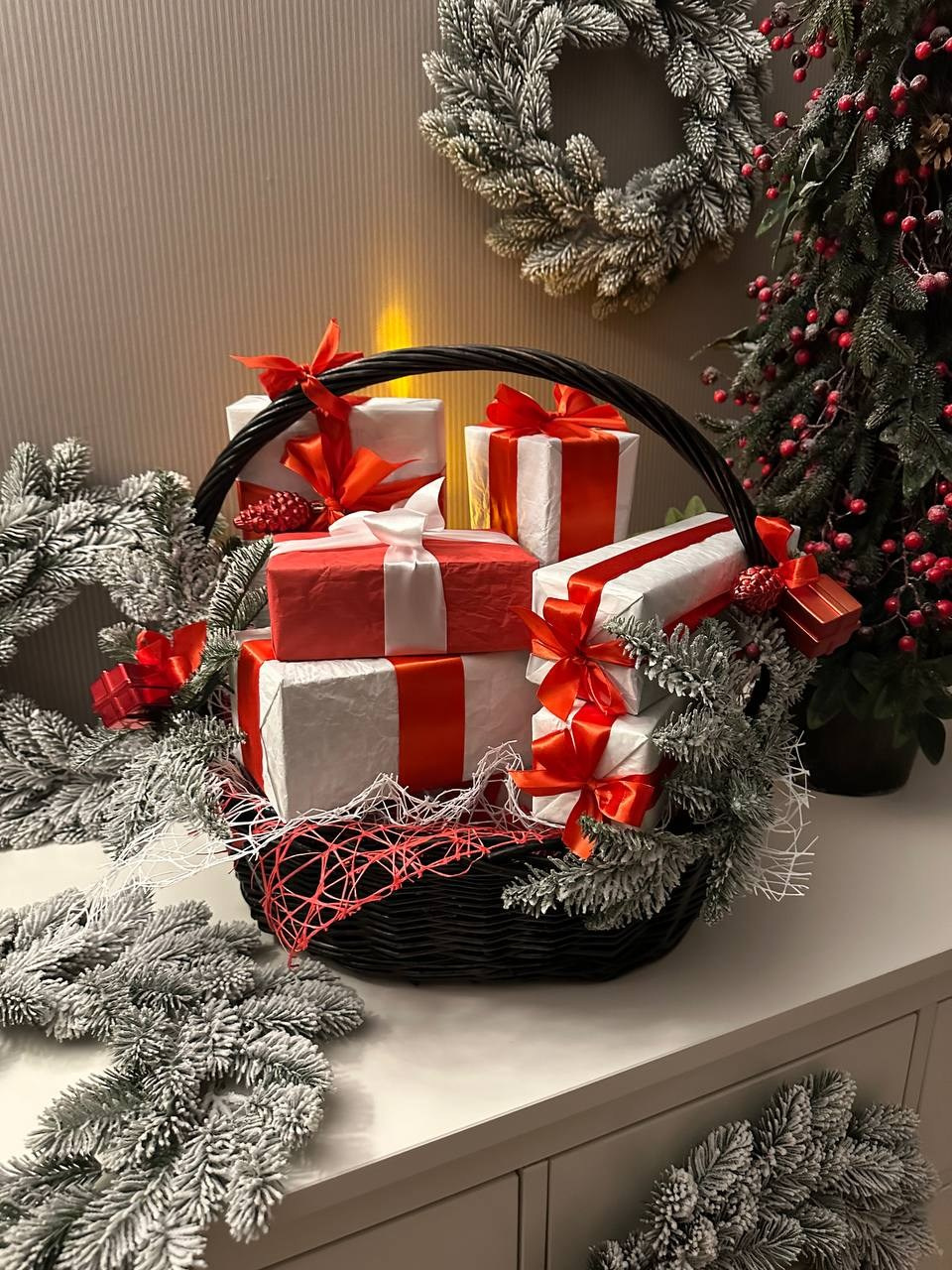 Новогодняя корзина. Студия подарочных наборов «Владия»