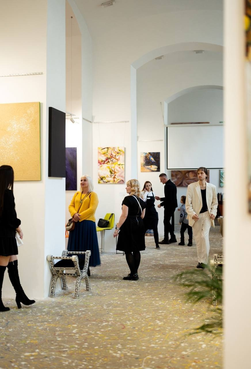 Организовываю и провожу Арт-мероприятия, выставки, лекционные встречи