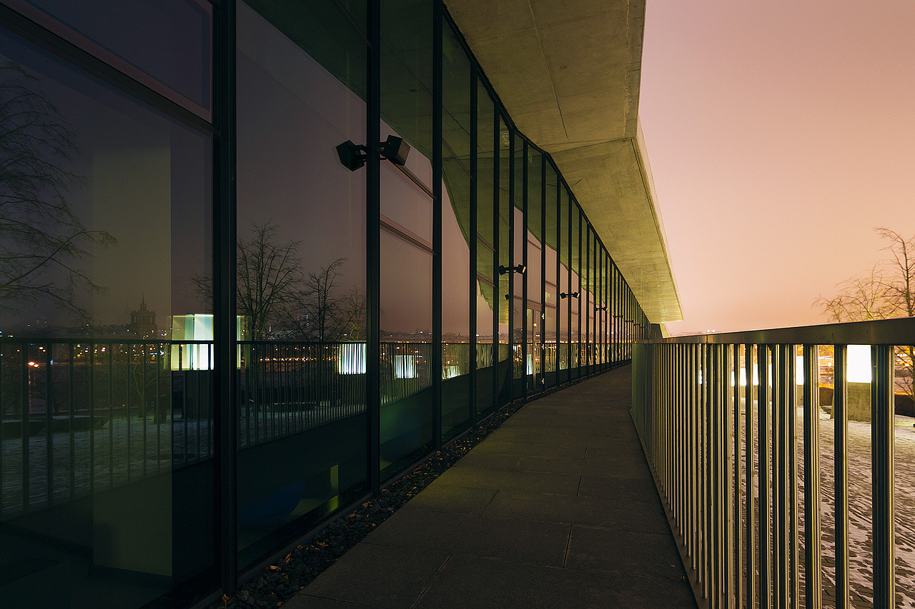 Современное офисное здание