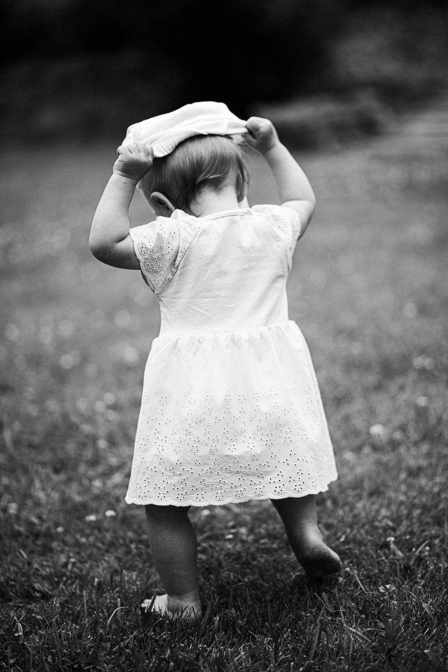 Коля, Ксюша, Саша, Андрей, Кира и бабушки | на даче