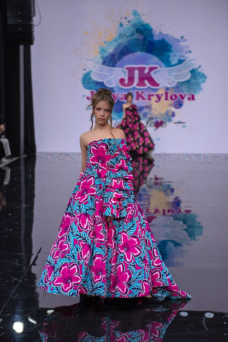 SochiFashionWeek2024 дизайнер Юлия Крылова. Семейный и коммерческий фотограф в Сочи Александр Бодунов