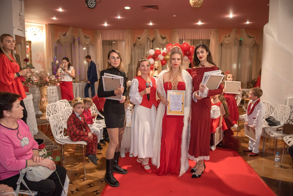 Выпускной в детской школе моделей HAPPYkids 2024. Семейный и коммерческий фотограф в Сочи Александр Бодунов