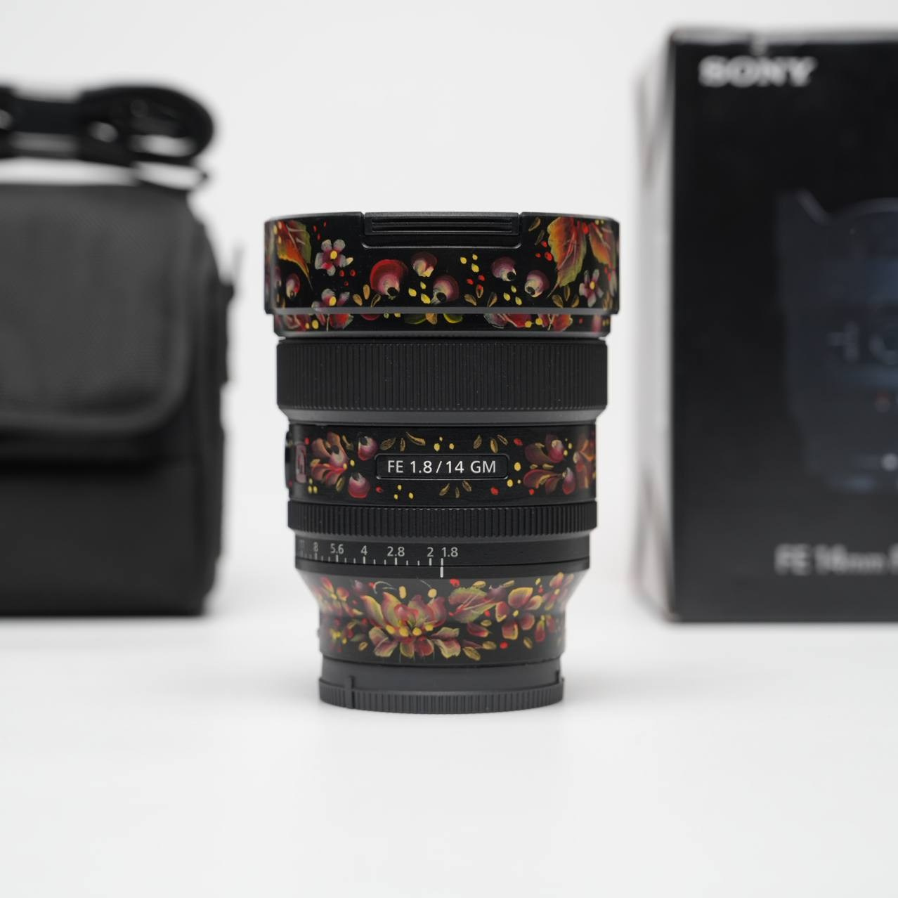 Sony 14 mm f 1,8 GM «Алый цветок». Фото и уникальный кастом объективов