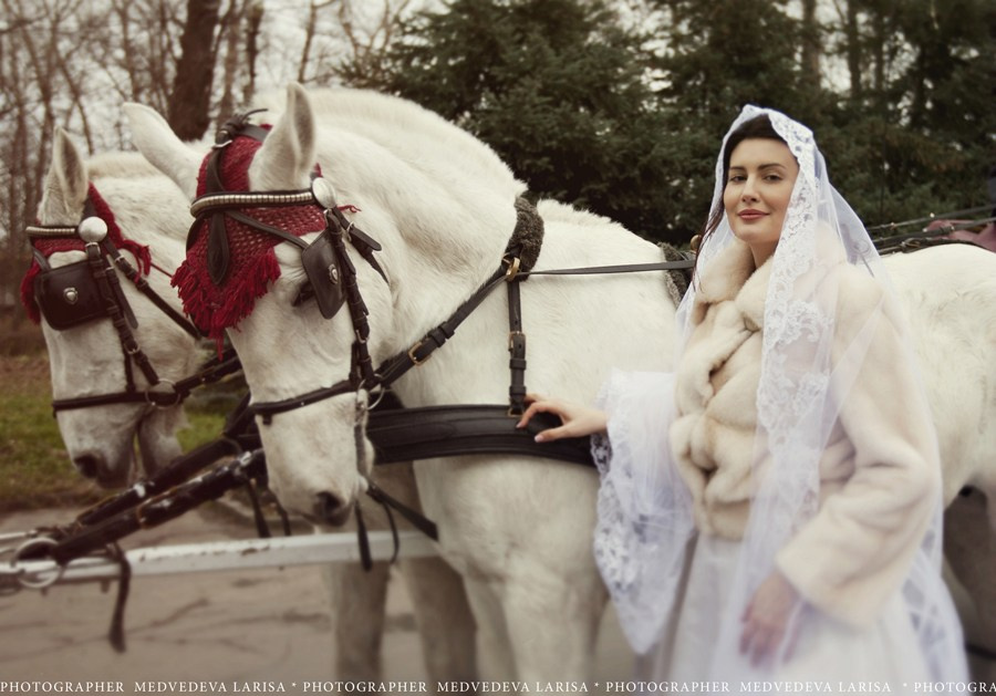 medlori fotobook Фотокниги в Липецке. Свадебная фотокнига «WEDDING DAY» Фотокнига постраничная (от 20 до 40 страниц), цена зависит от количества разворотов. Варианты фотокниг, созданные мной от фотосъёмки до дизайна. Цена: от 7500 руб за 10 разворотов. Обложка жёсткая, листы 350 мг. Фотограф Медведева Лариса.