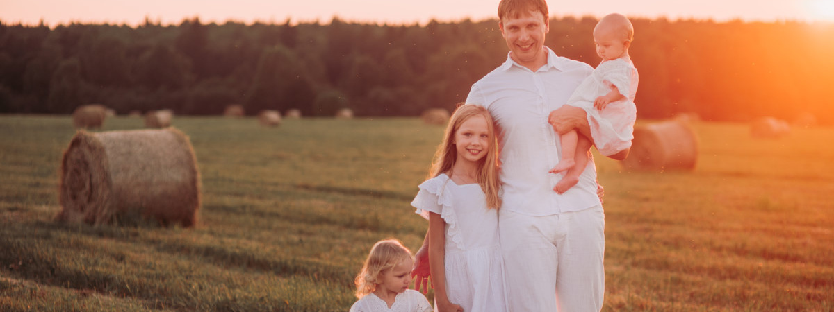 Семейная фотосессия на природе. Портретный фотограф в Москве, Московской области. Деловой портрет