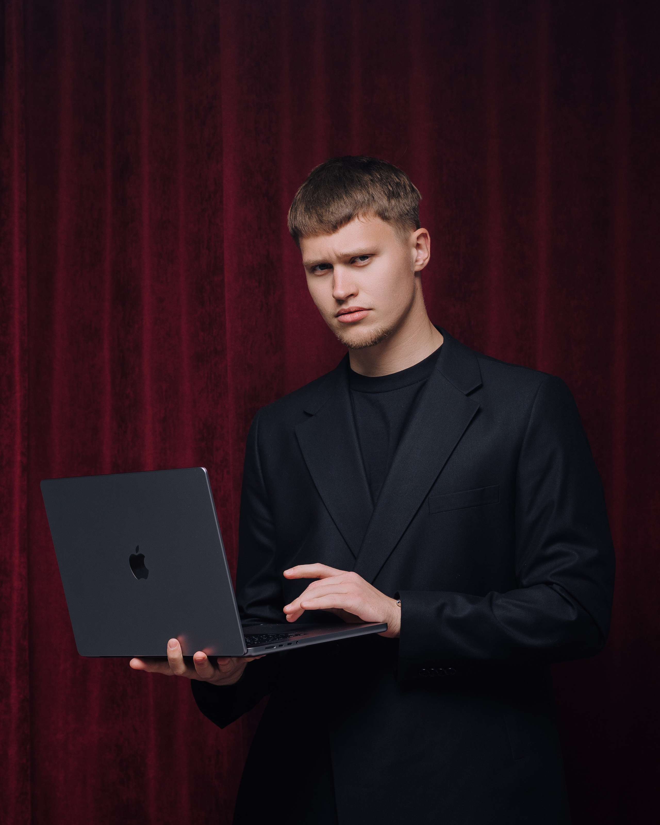 Контакты. Репортажный фотограф Челябинск Егор Фомин