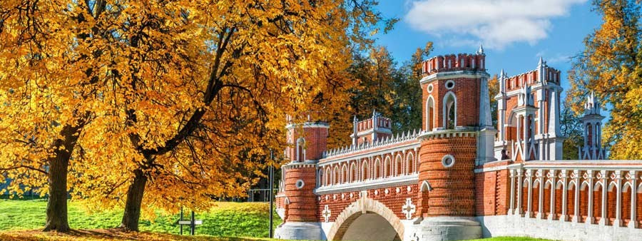 Дворцово-парковый ансамбль "Царицино" на юге Москвы