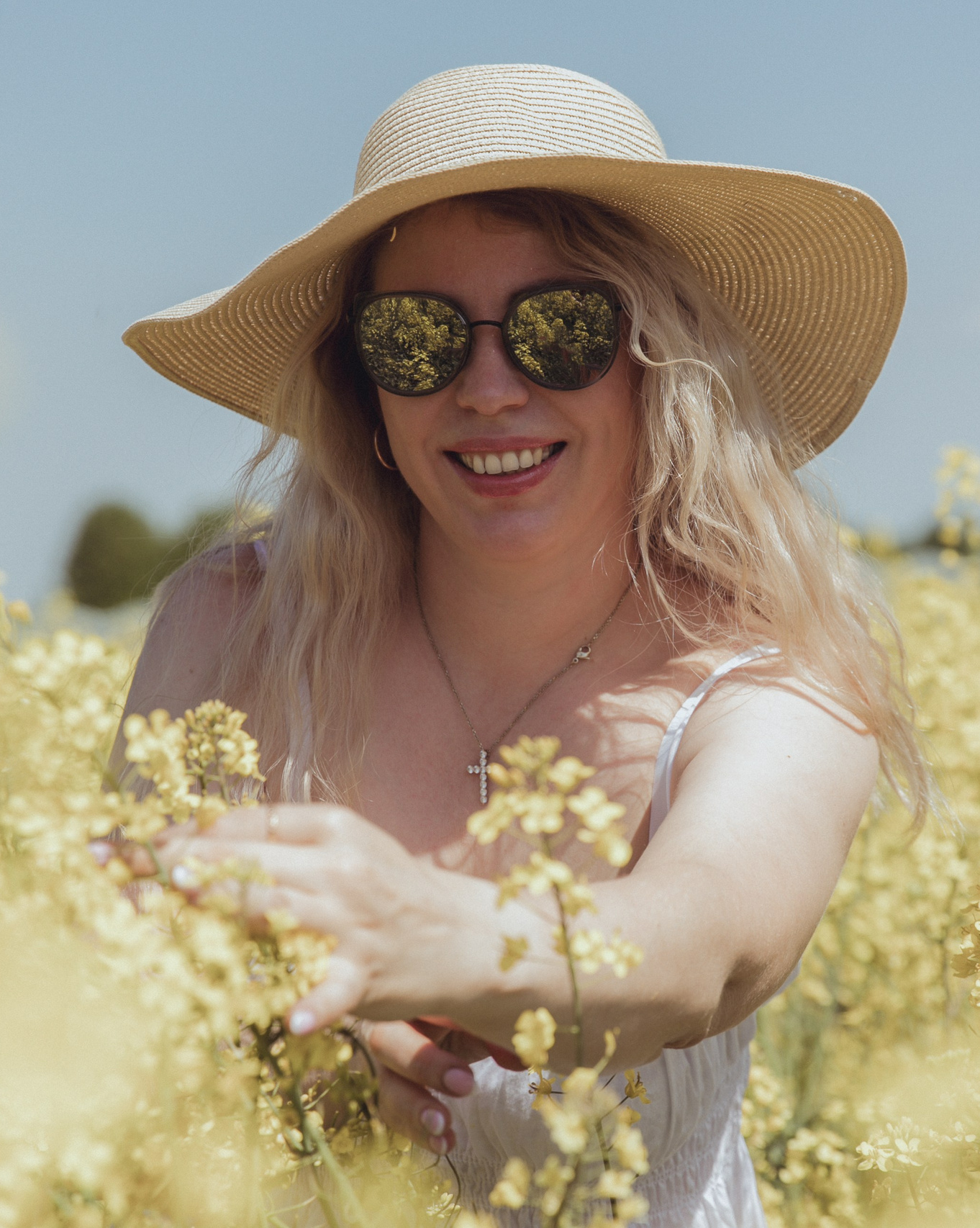 поле, цветы, девушка, шляпа, ярко, улыбка, портрет, 