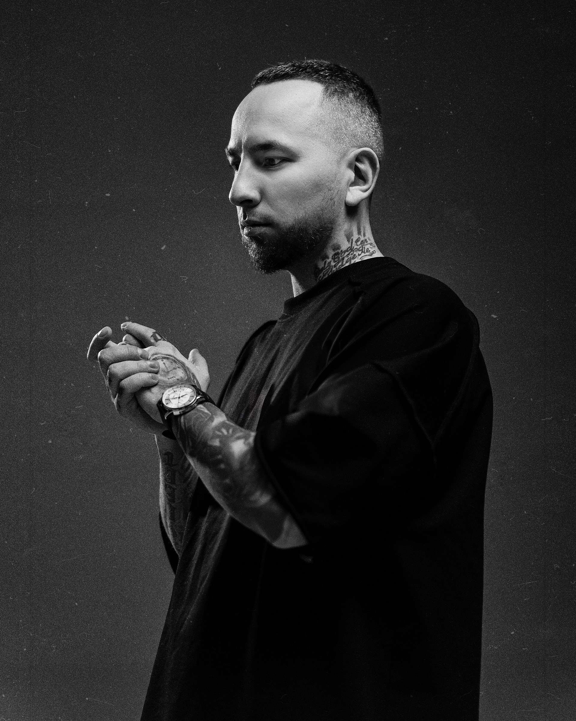 Контакты. Михаил Евтух — фотограф для брендов и маркетплейсов в Минске