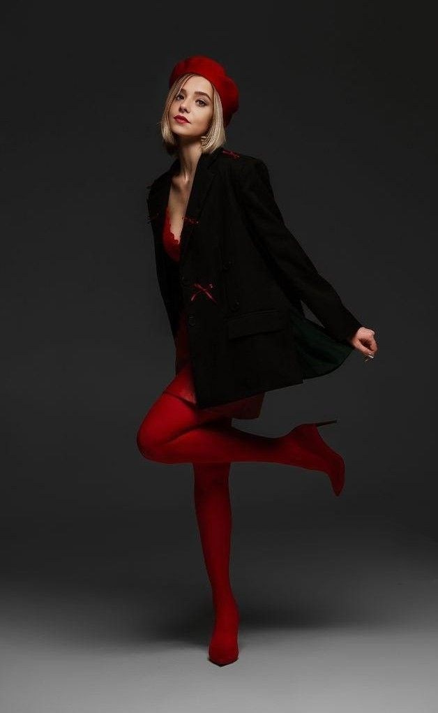 Красные колготки. Фотограф Елизавета Хамович Омск