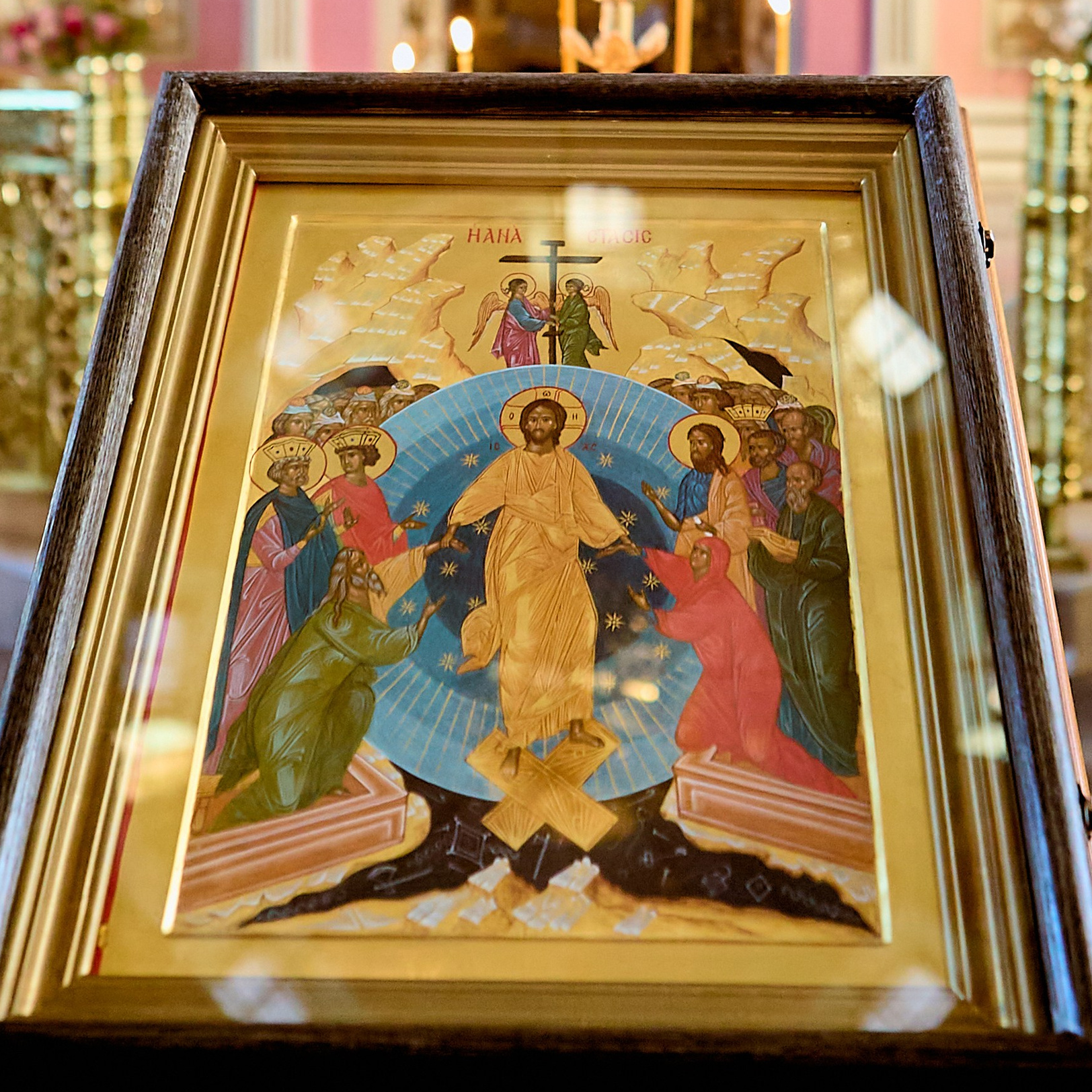 Фотографии в храме в воскресение на богослужении