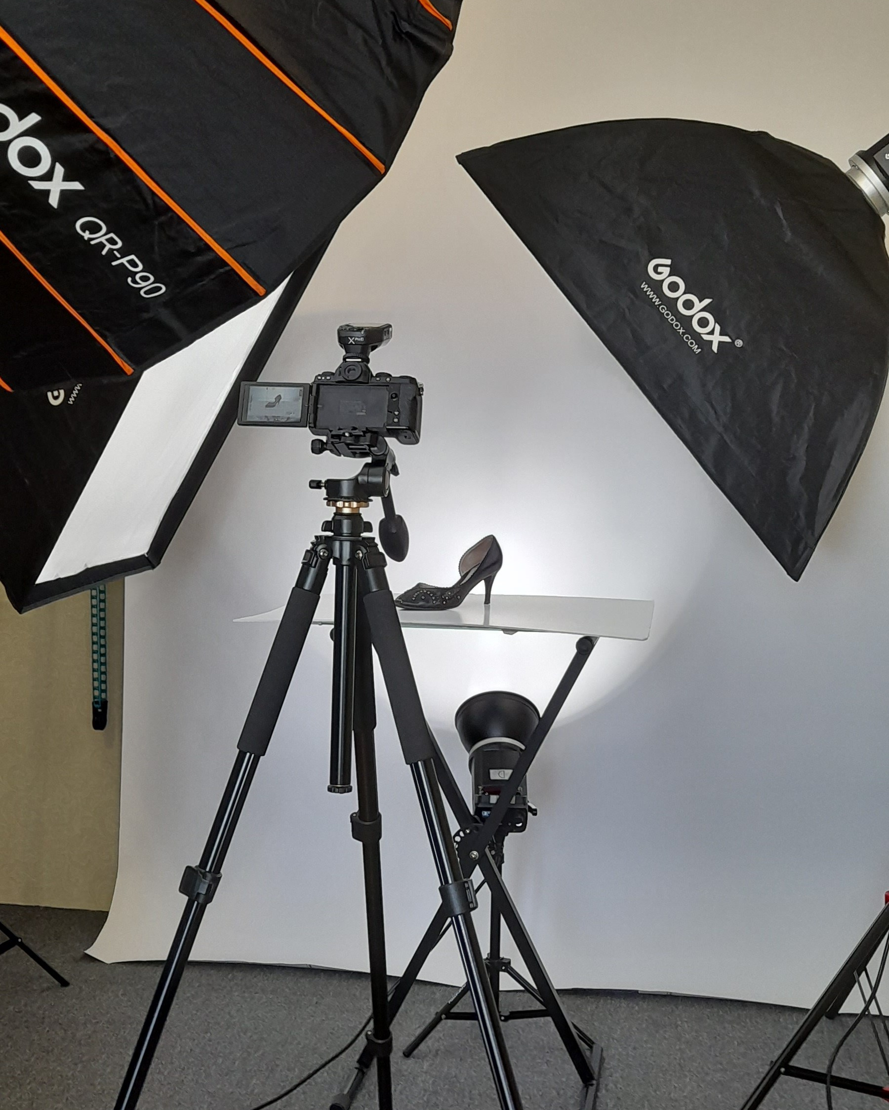 Домашняя фотостудия, фотооборудование, свет для предметной съемки, софтбокс, импульсный свет, фоны, рефлекторы Гурьяновой Ольги в Москве. Предметная фотосъемка для маркетплейсов.