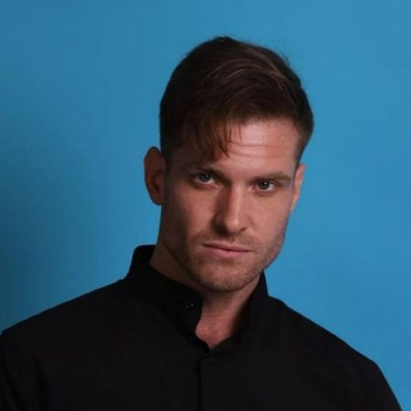 Современные образы мужчин для стильной предметной съемки в Нижнем Новгороде.