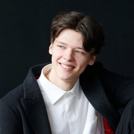 Профессиональная предметная съемка с мужчинами для вашего бренда в Нижнем Новгороде.