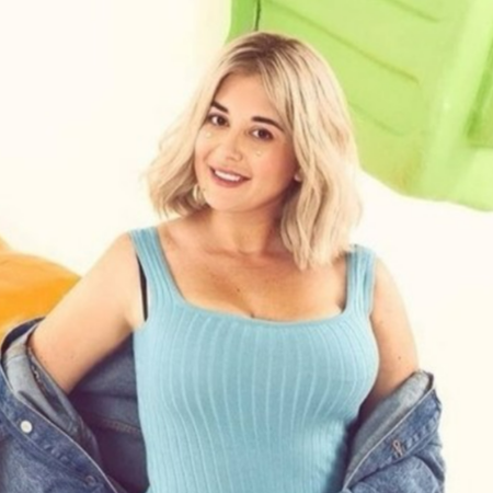 Закажите предметную съемку с девушками plus size для своего магазина в Москве.