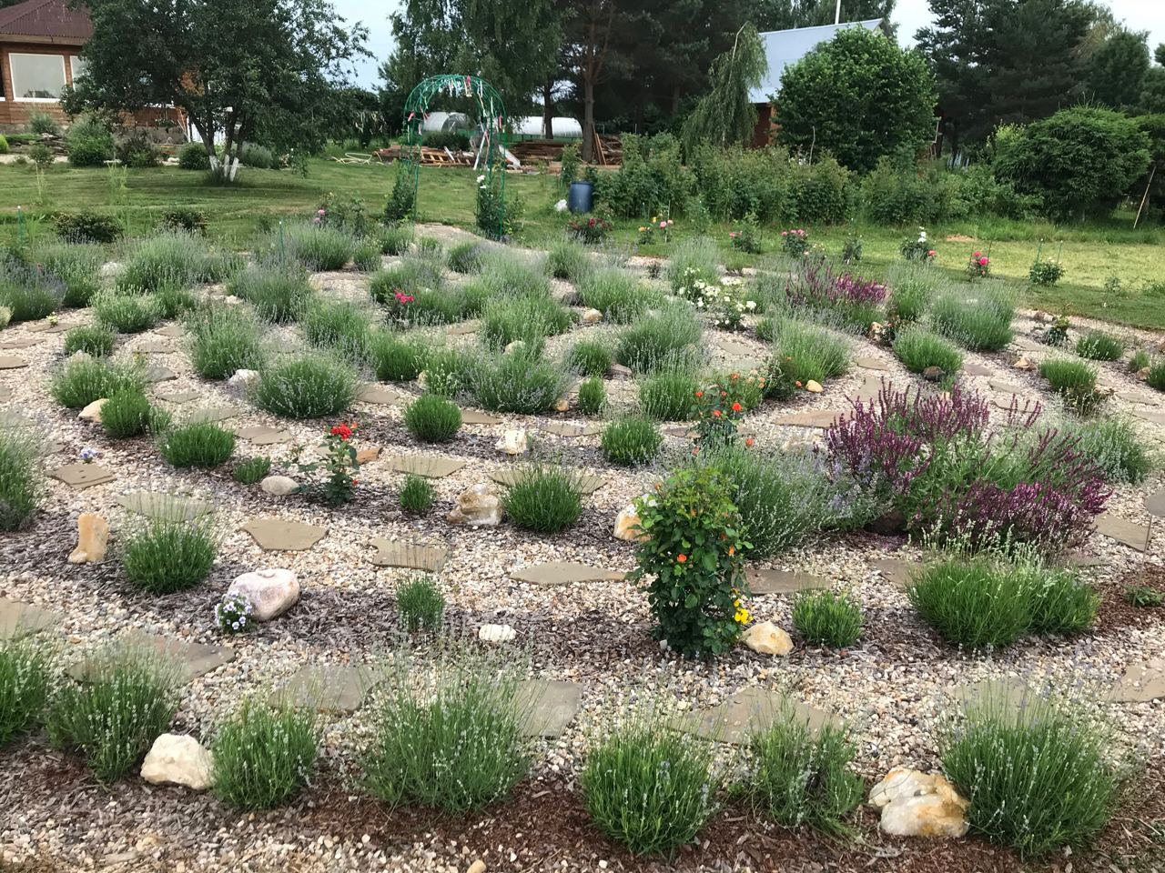 Лабиринт на экоферме в Подмосковье. Эко отдых в Подмосковье в эко-отеле Марии Гиппенрейтер