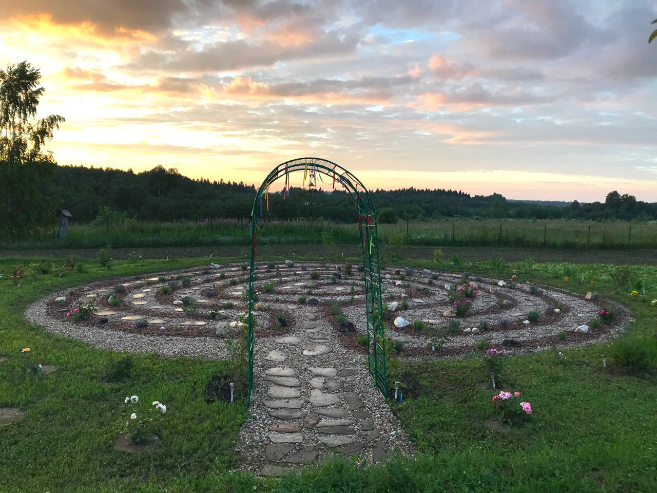 Лабиринт на экоферме в Подмосковье. Эко отдых в Подмосковье в эко-отеле Марии Гиппенрейтер