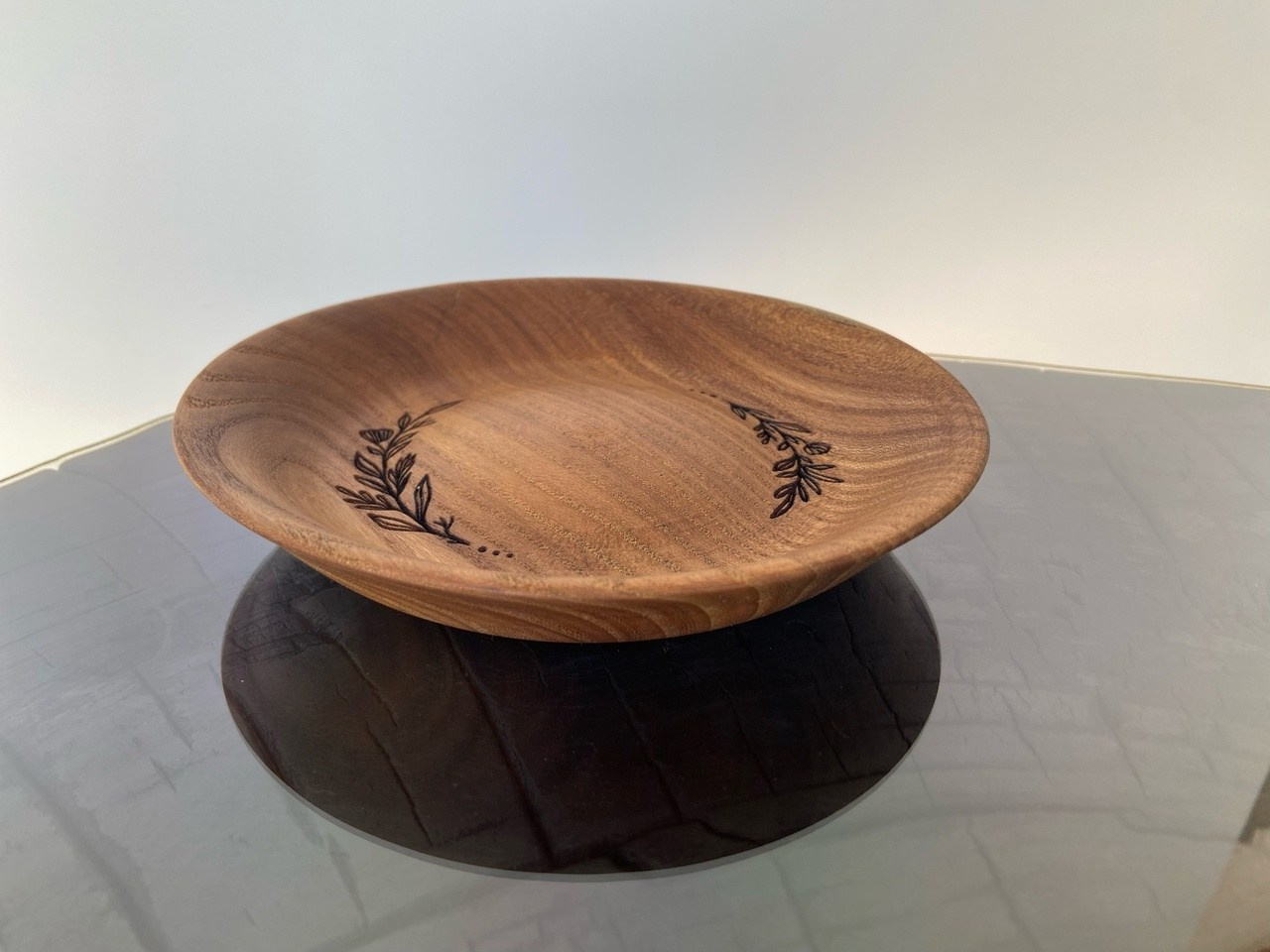 Авторская посуда и предметы интерьера из дерева. Арт-объекты для стен. Авторские картины, панно, часы и портреты по фото