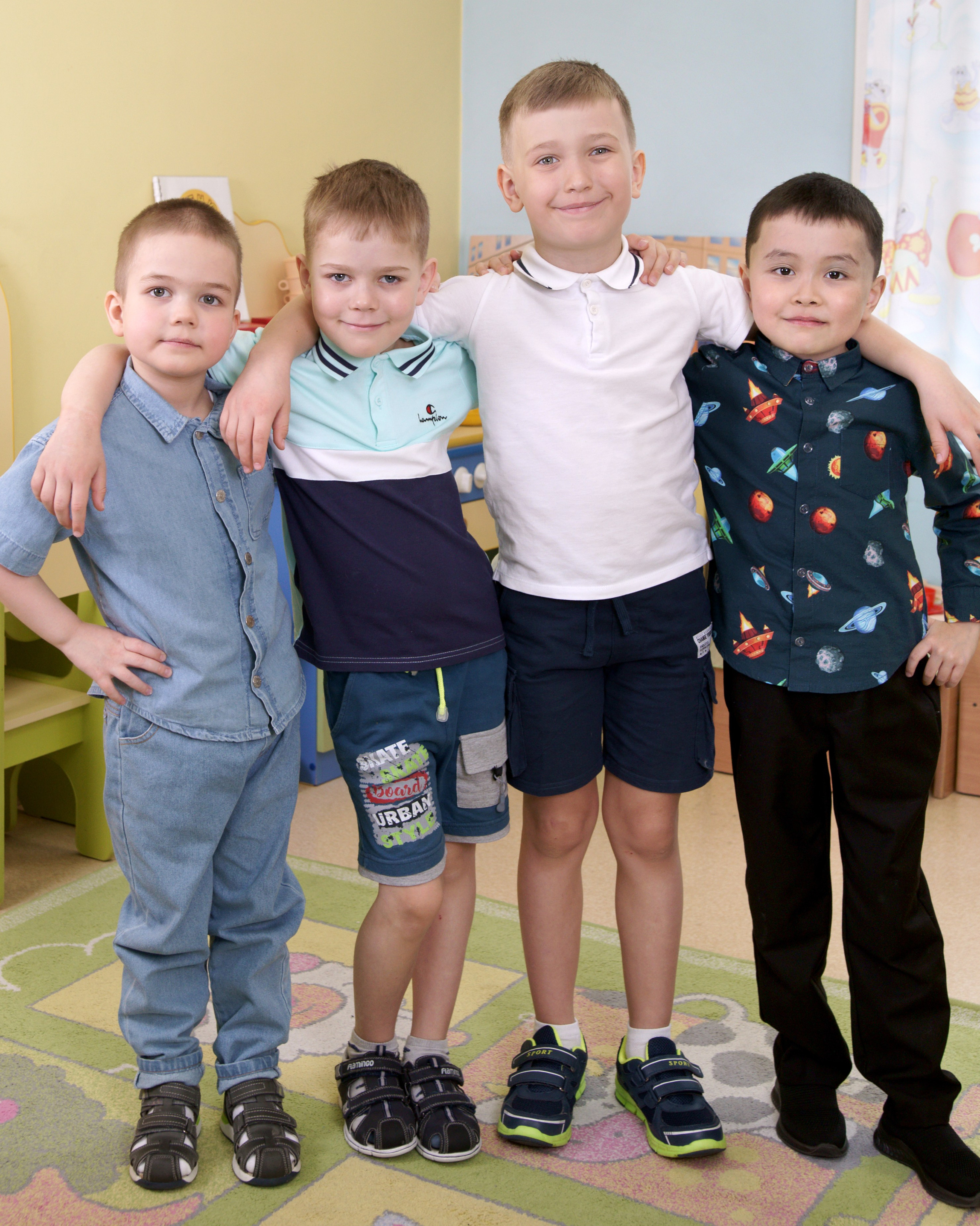 Выпускник детского сада - фотосьемка в группе - друзья