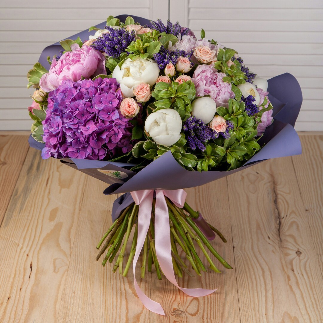 Букет пионы-розы-вероника фонтан-гортензия. Флорист Маргарита Гладкова