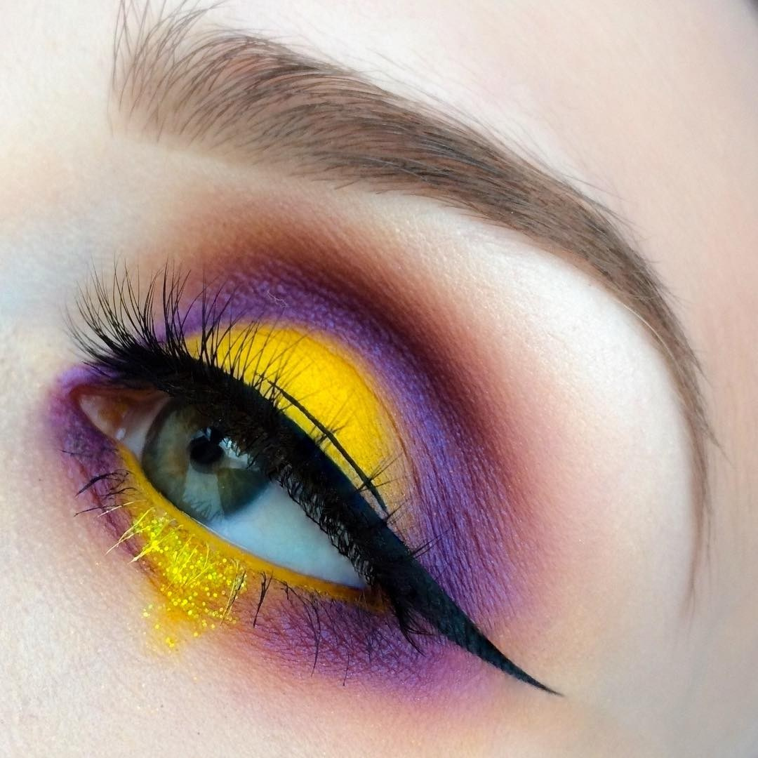 A proper makeup artist portfolio. Useful tips