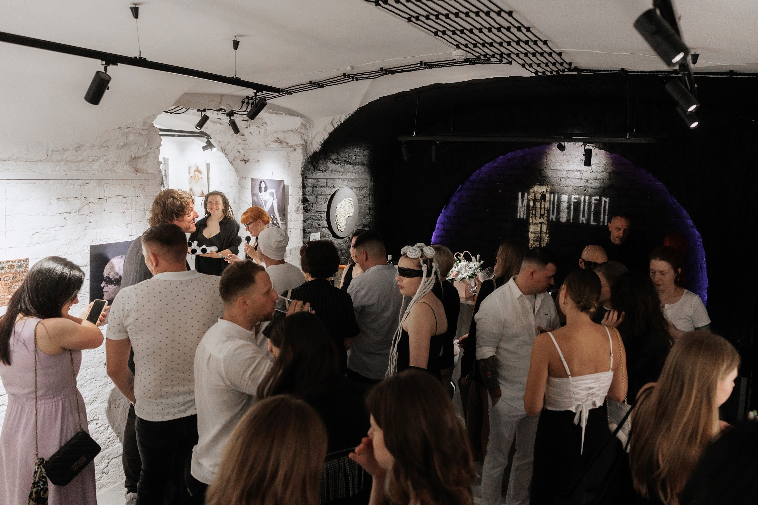 Персональная фотовыставка фотографа. Организация фотовыставок в Петербурге и Москве, MFamilia (МФамилия)