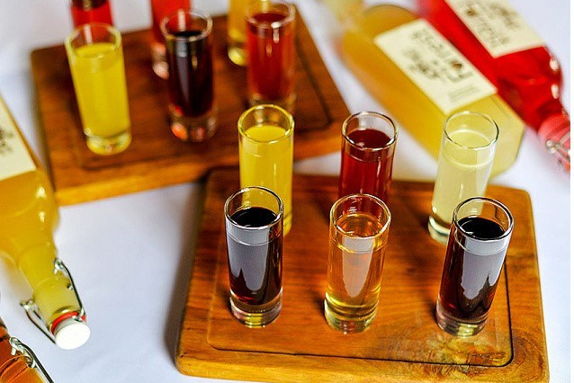 Наливки. Грузинская кухня. Доставка блюд по меню. Доставка комплексных обедов