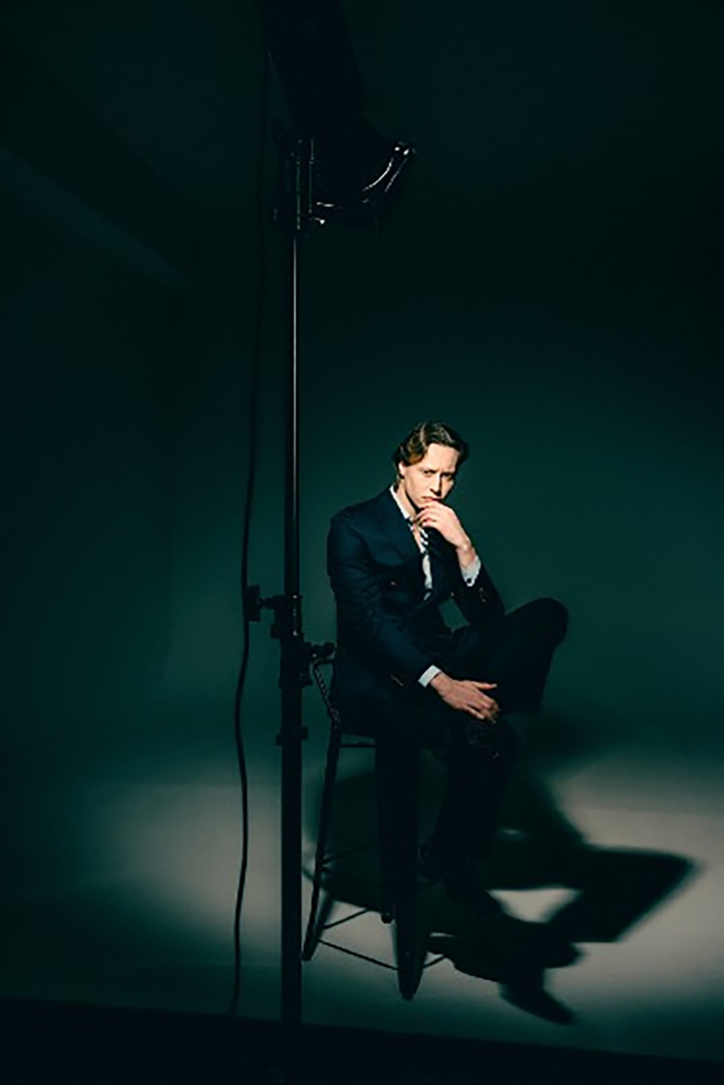 Жёсткий студийный свет и студийное оборудование