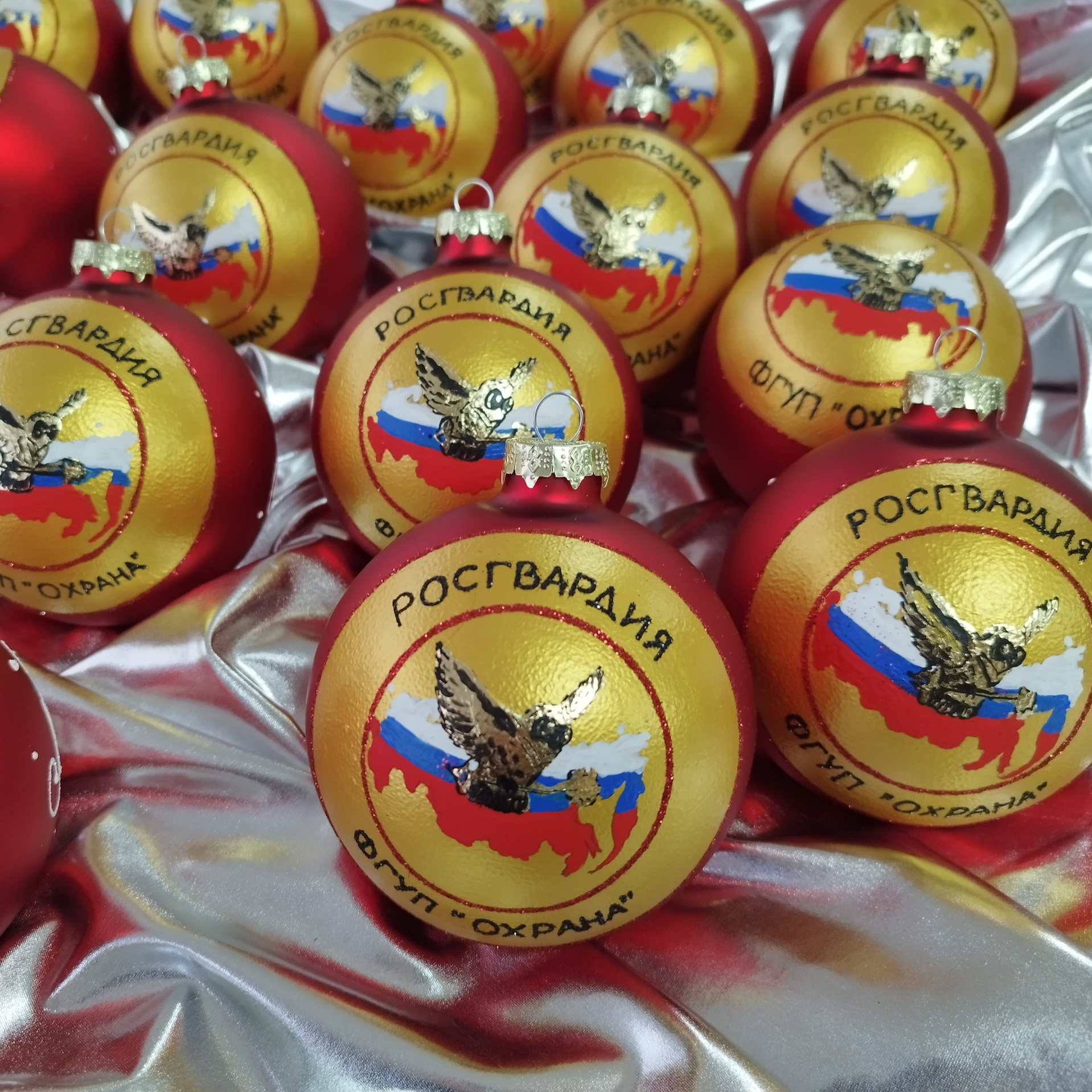 Елочный шар с росписью-Ваш лучший подарок на Новый Год. Арт-вечеринки и мастер-классы в Москве для взрослых и детей