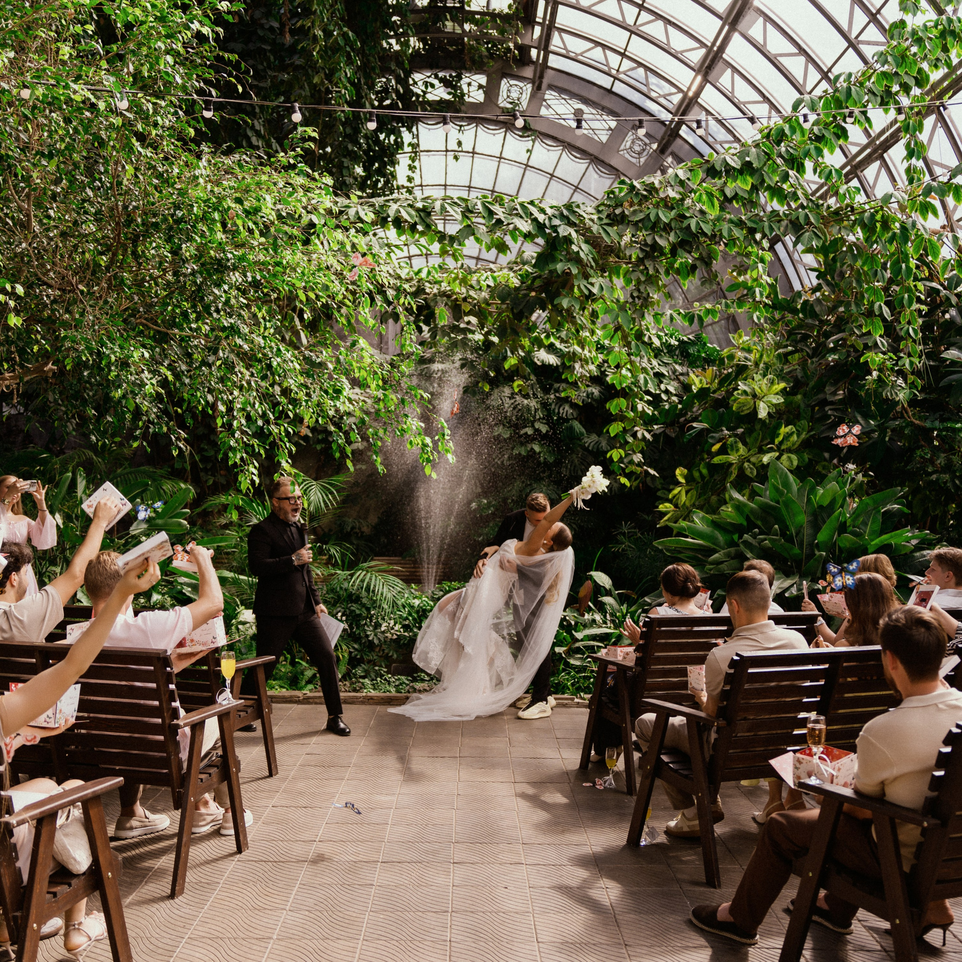 Свадебная фотосессия в Санкт-Петербурге. Свадебный фотограф Санкт-Петербург. Свадебный фотограф СПб. Свадебный фотограф Питер. Фотосессия в загсе. Свадьба для двоих