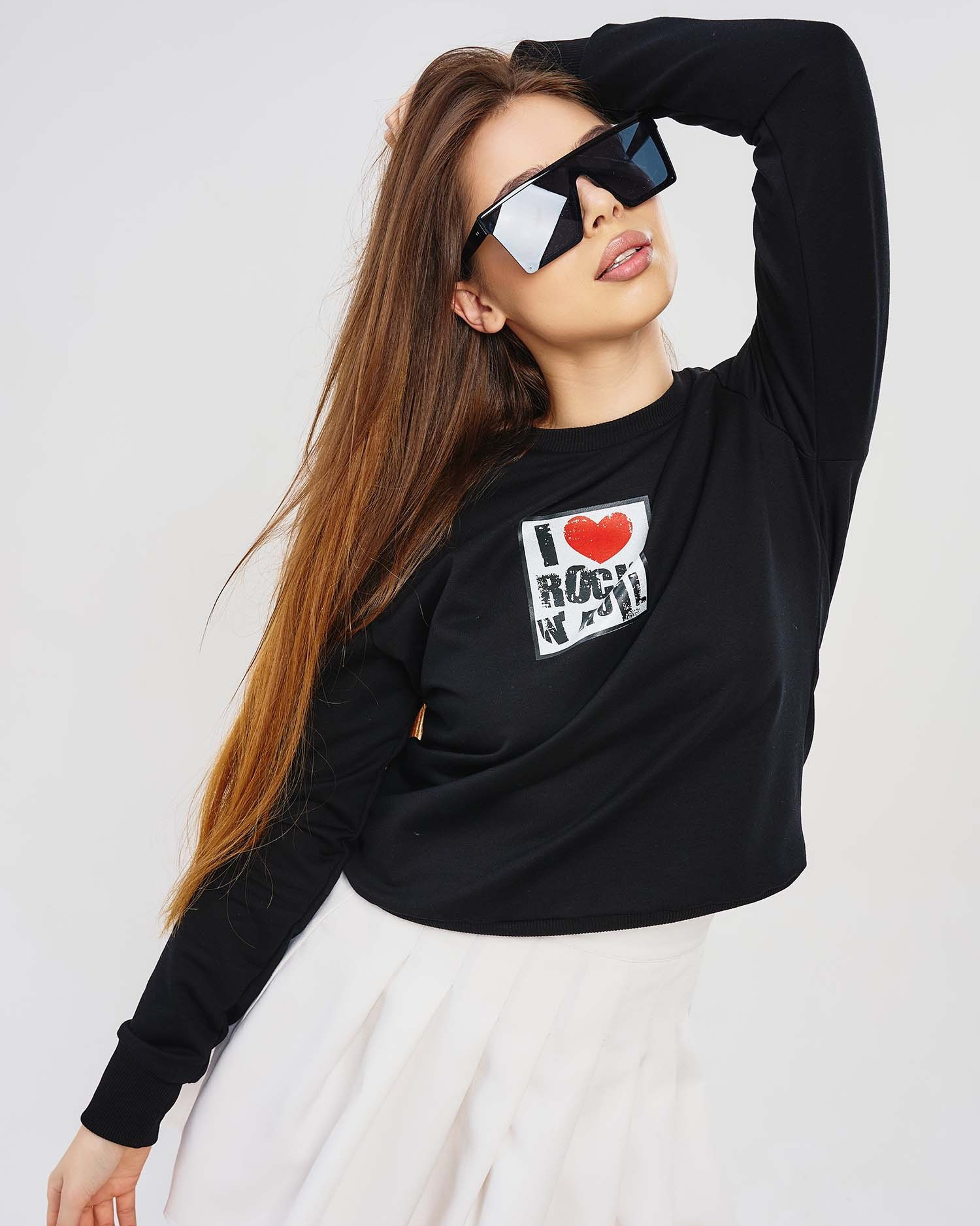 Пример видеообложки для Wildberries — съемка одежды.