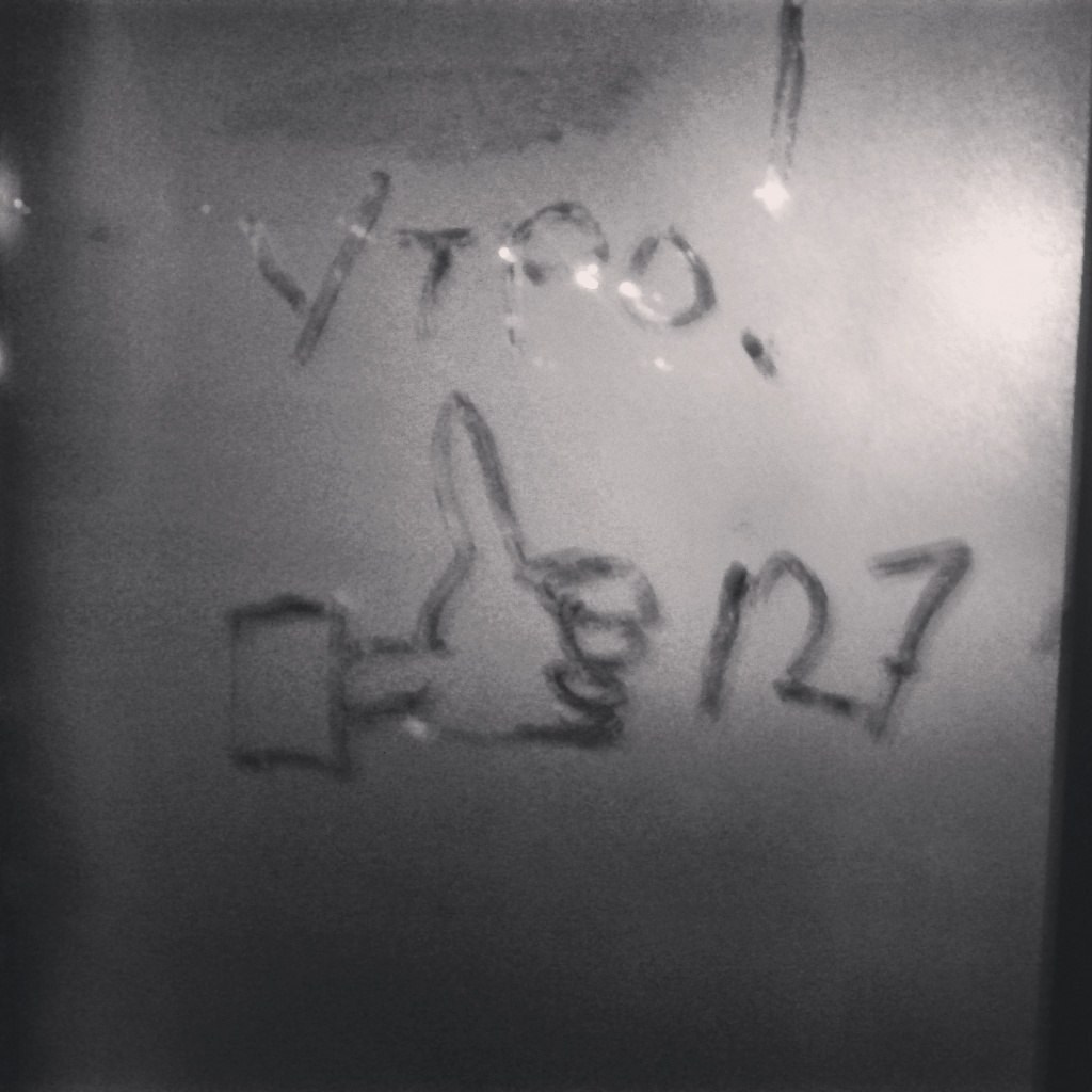 Рисункинаокнахавтобуса. Художник Рыбак Николай