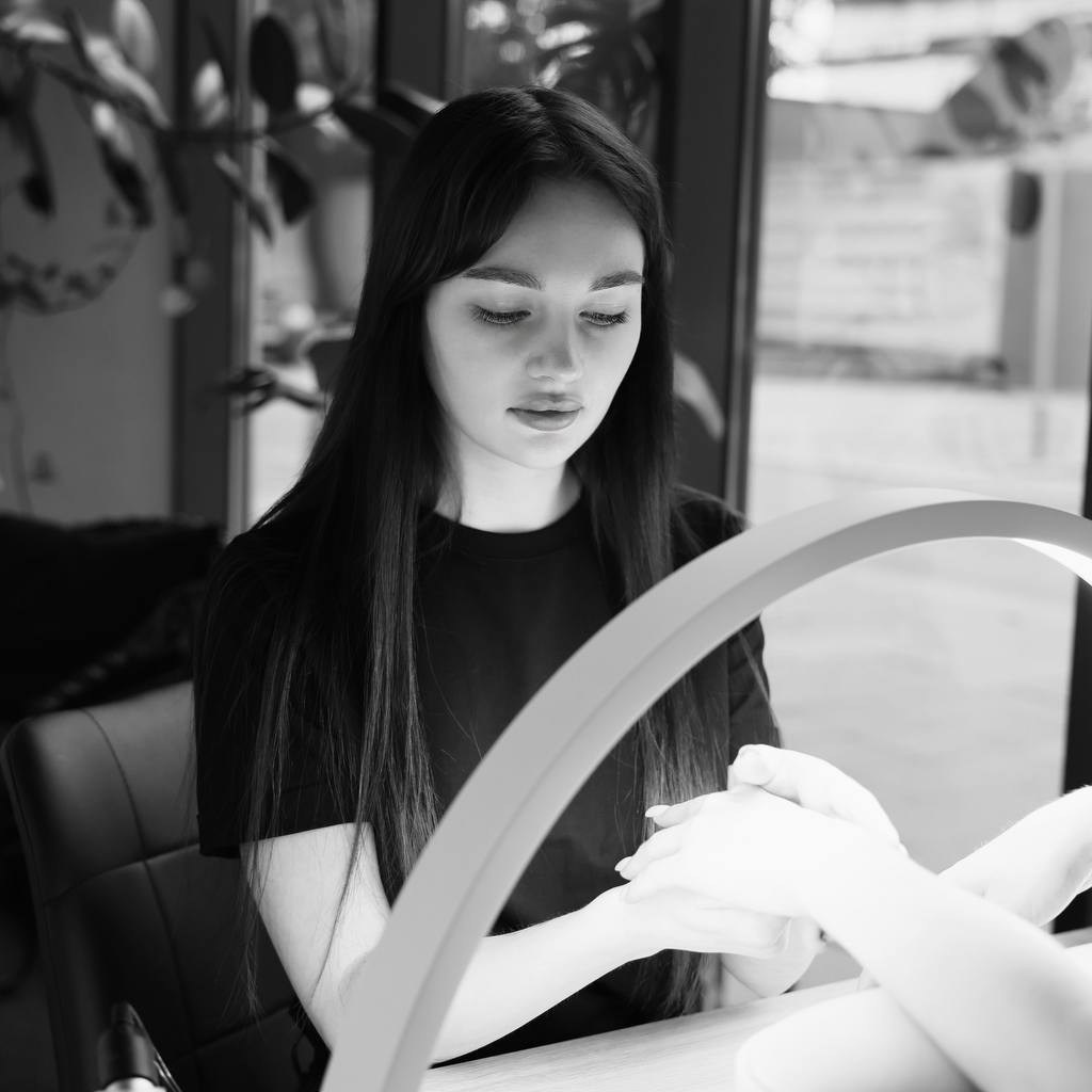 Услуги мастеров маникюра. Салон красоты Праvда в Москве