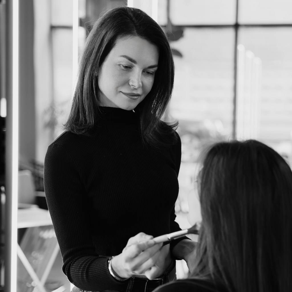 Услуги бровиста-визажиста. Салон красоты Праvда в Москве