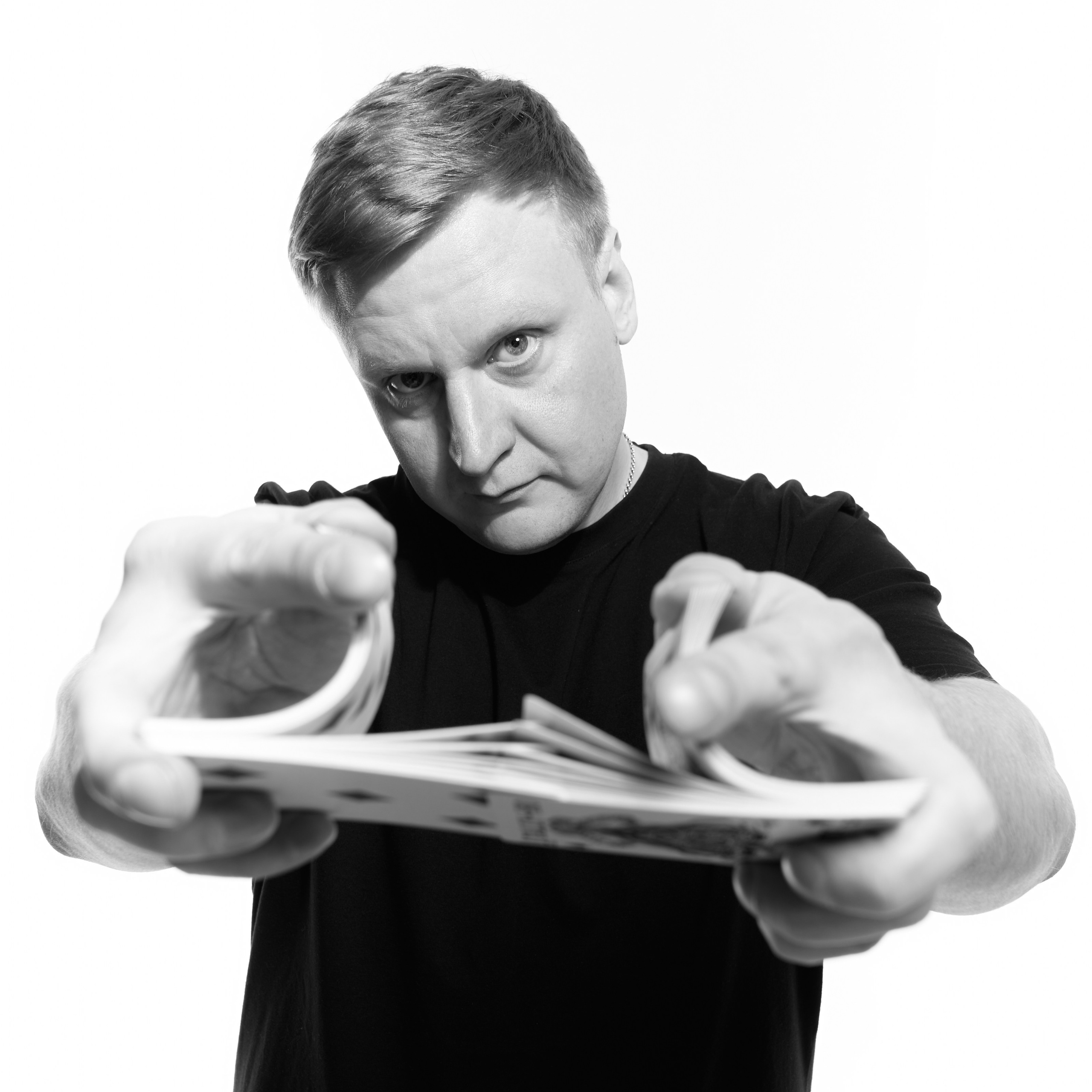 Контакты. Иллюзионист Михаил Клинков