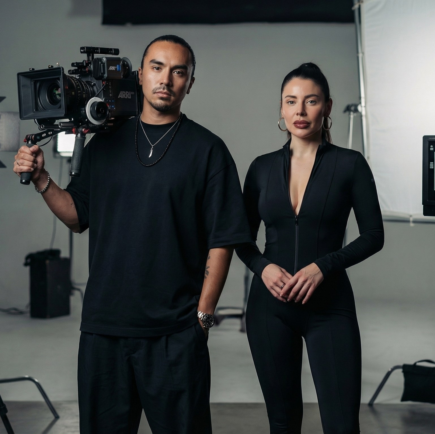 Контакты. Ernest&Lisa Kim