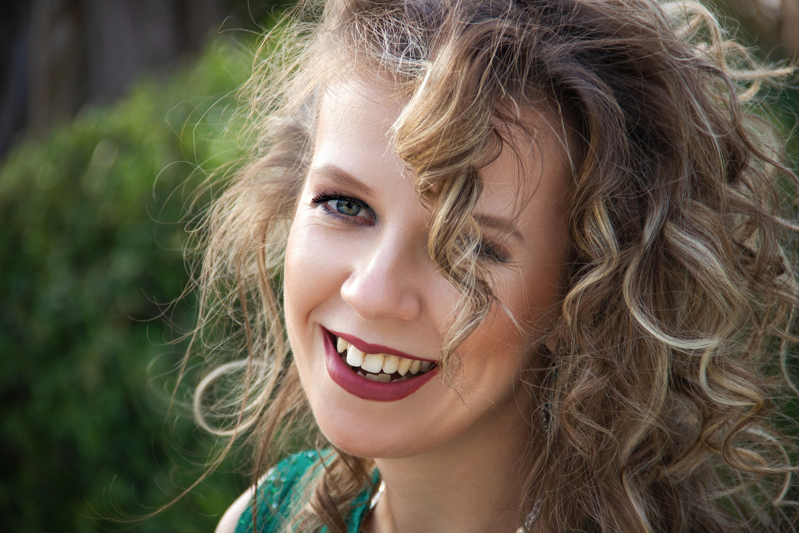 Контакты. Свадебный фотограф в Сочи Наири