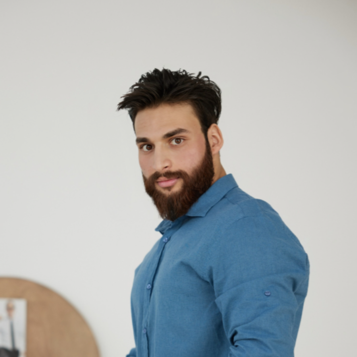 Мужчины модели для фотосессий товаров в Казани.