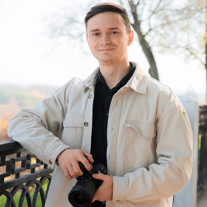 Контакты. Репортажный фотограф в Кирове Александр Лутошкин